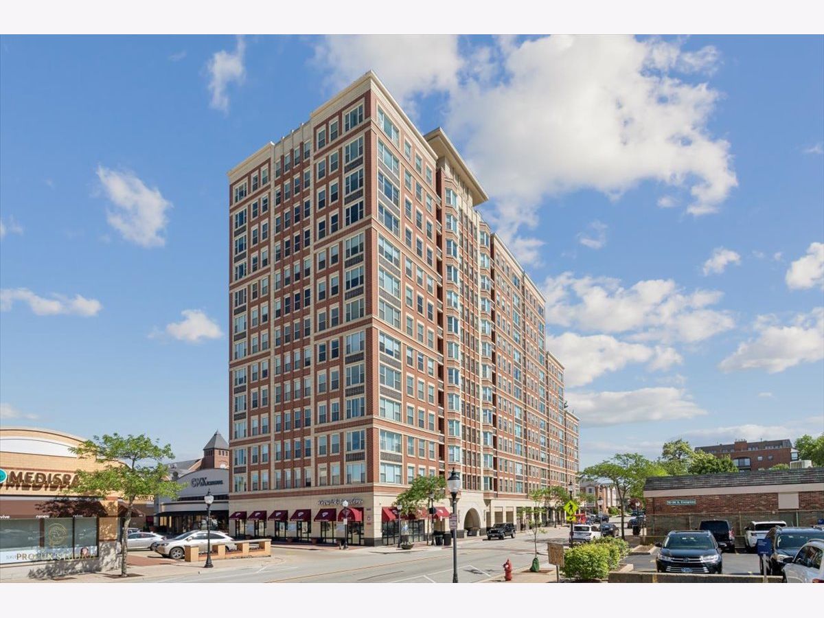 Condominiums Sold Arlington Town Square Arlington Heights Illinois, 77 Evergreen