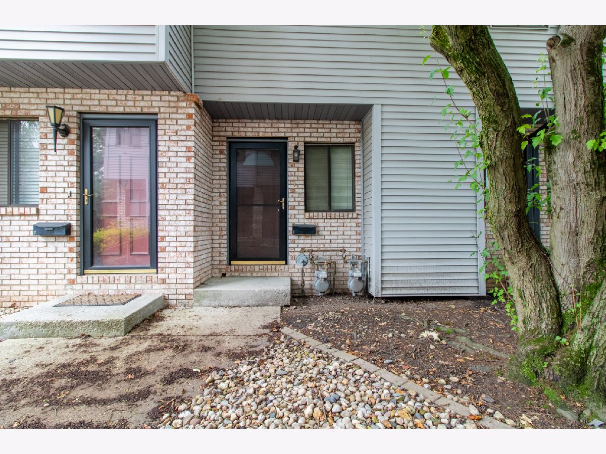 Condos & Townhomes Sold Presidential Walk Bloomington Illinois, 1108 Jefferson