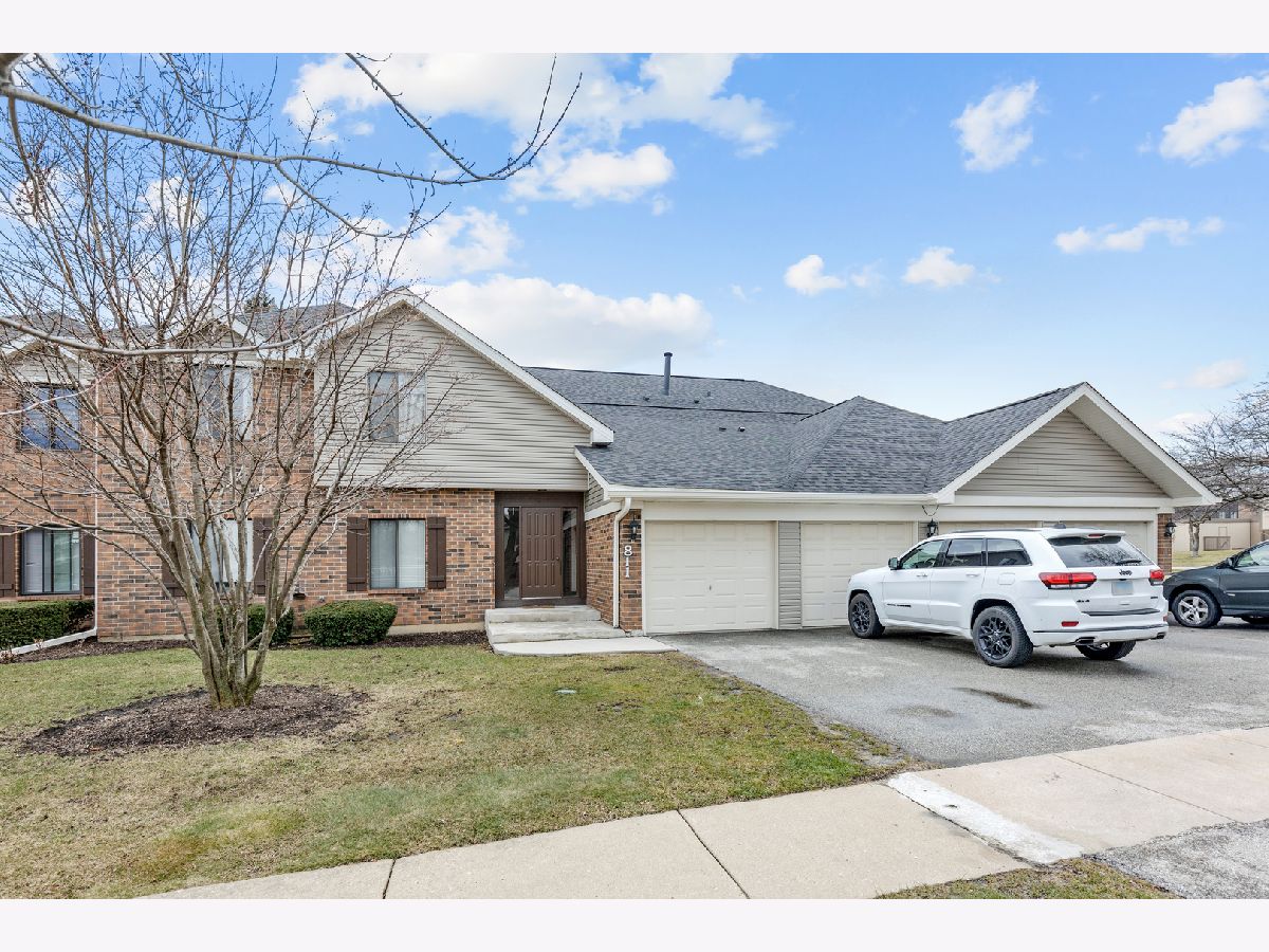 Condominiums Rented Cross Creek Roselle Illinois, 811 Cross Creek