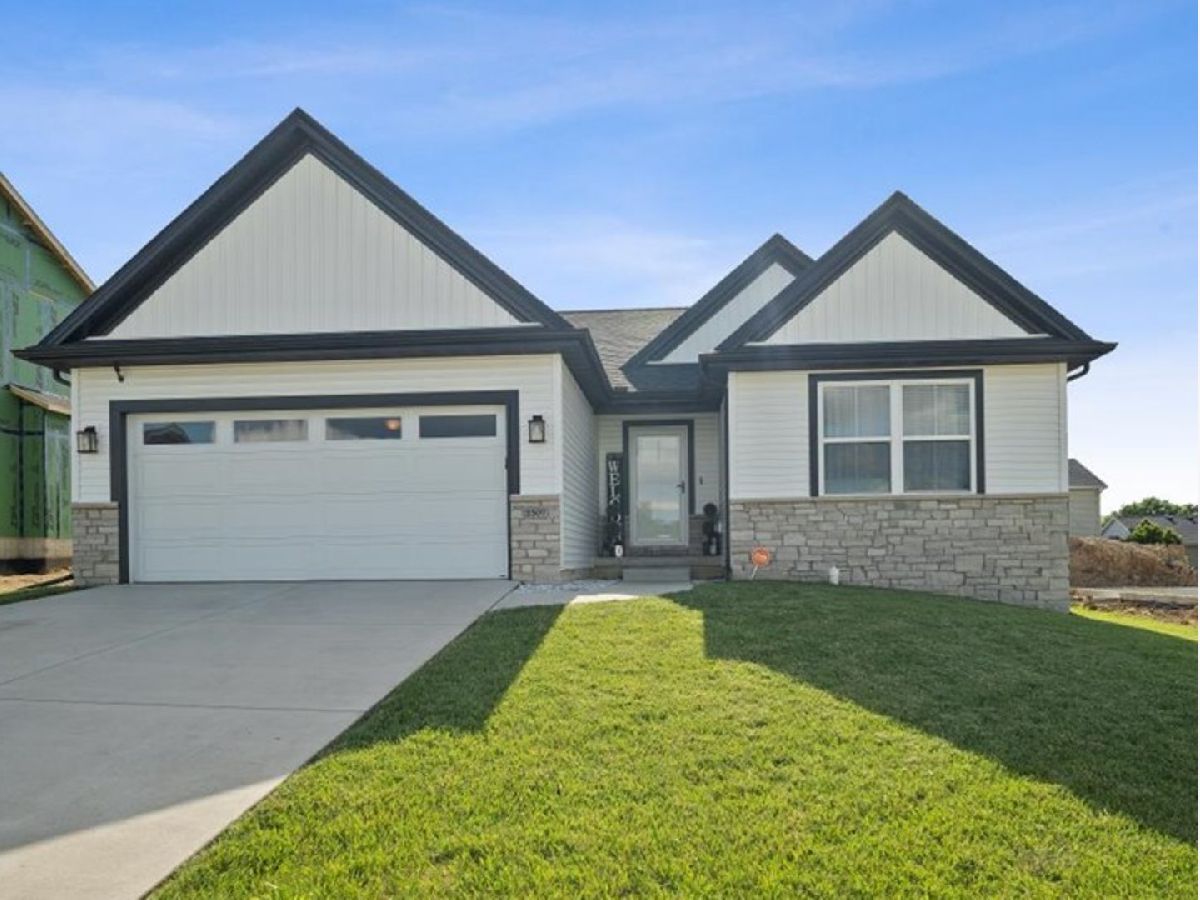 Homes & Condos & Townhomes Sold Fox Lake Bloomington Illinois, 2507 Pampas