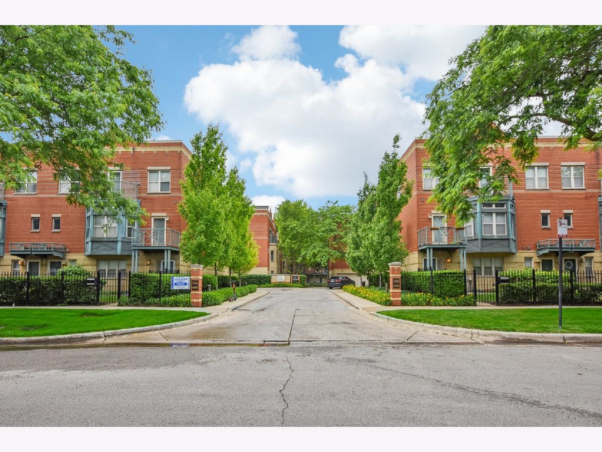 Townhomes & Condos Sold Shakespeare Court Chicago Illinois, 4530 Woodlawn
