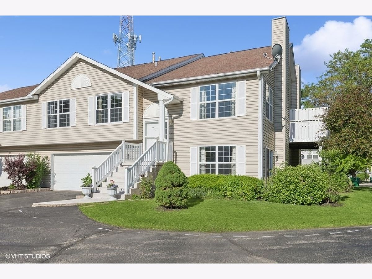 Condos & Townhomes Sold Castleshire Woodstock Illinois, 1026 Castleshire