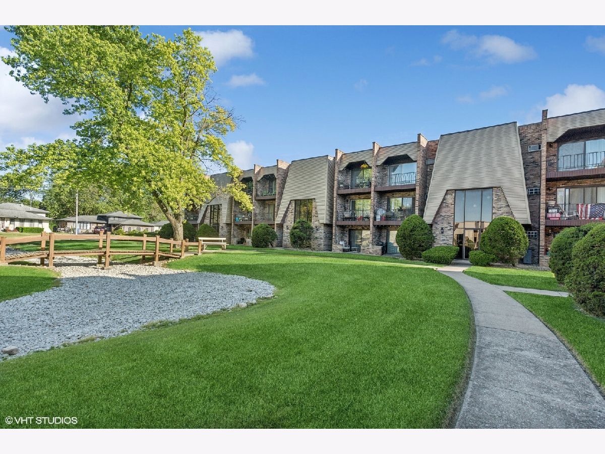 Townhomes & Condos & Homes Sold Indian Plains Justice Illinois, 7318 Blackstone