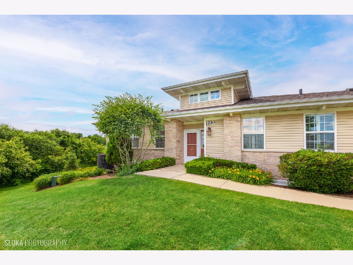 Townhomes Sold Walnut Glen Crystal Lake Illinois, 1210 Walnut Glen