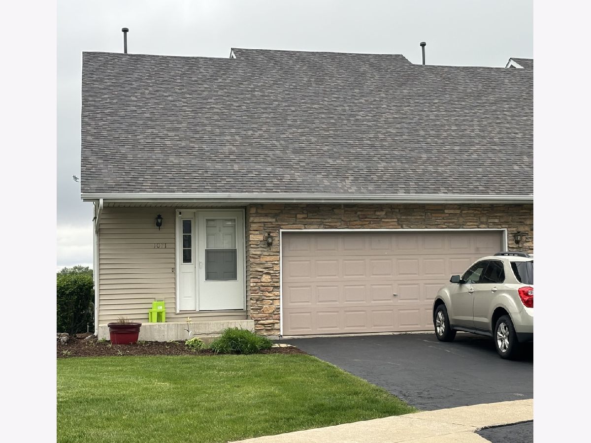Homes & Townhomes & Condos Rented Townsend Woods Sycamore Illinois, 1071 Alexandria