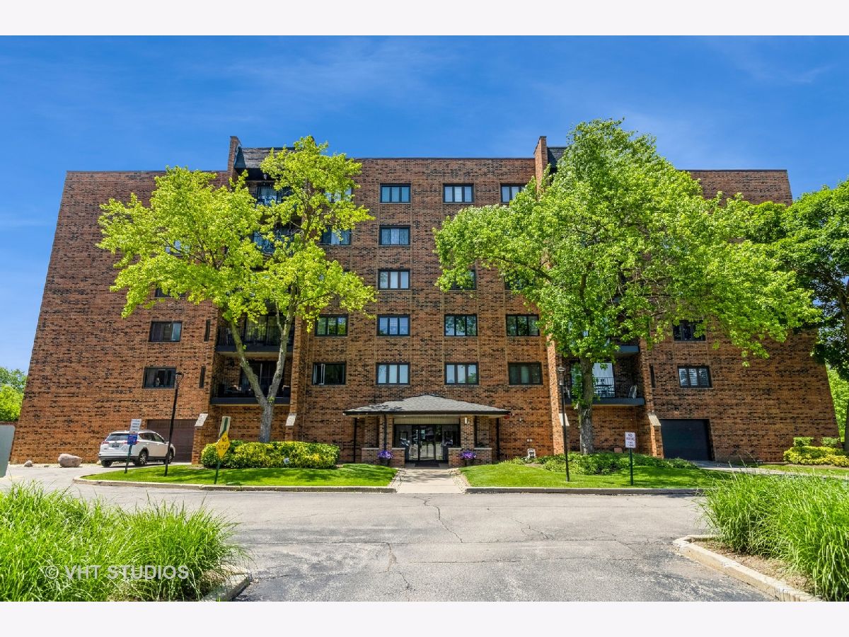 Condominiums Sold Landings Des Plaines Illinois, 9386 Landings