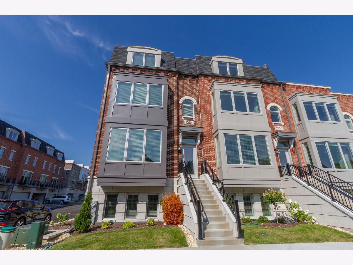 Condos & Townhomes Sold Gateway Northbrook Illinois, 1251 Gateway