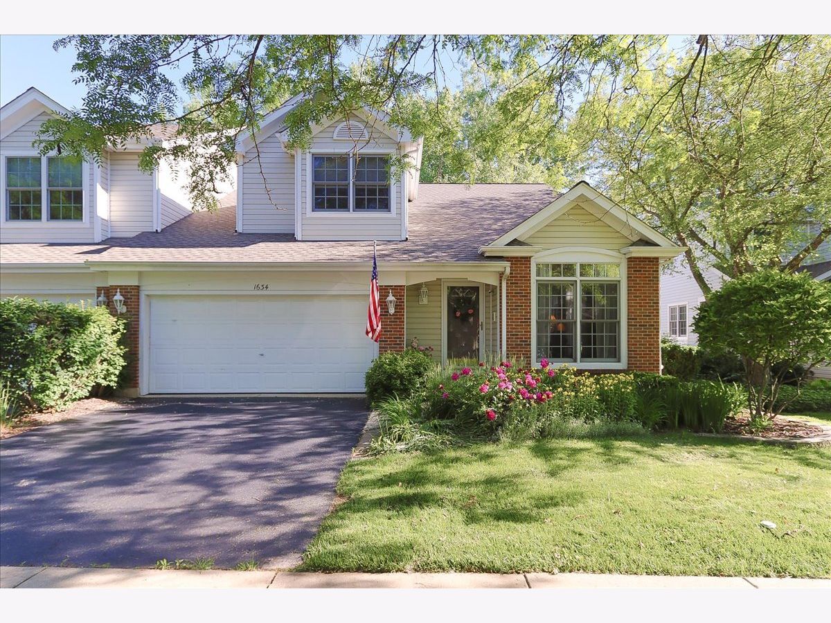 Townhomes Sold Townes Of Fox Chase St Charles Illinois, 1634 Waverly