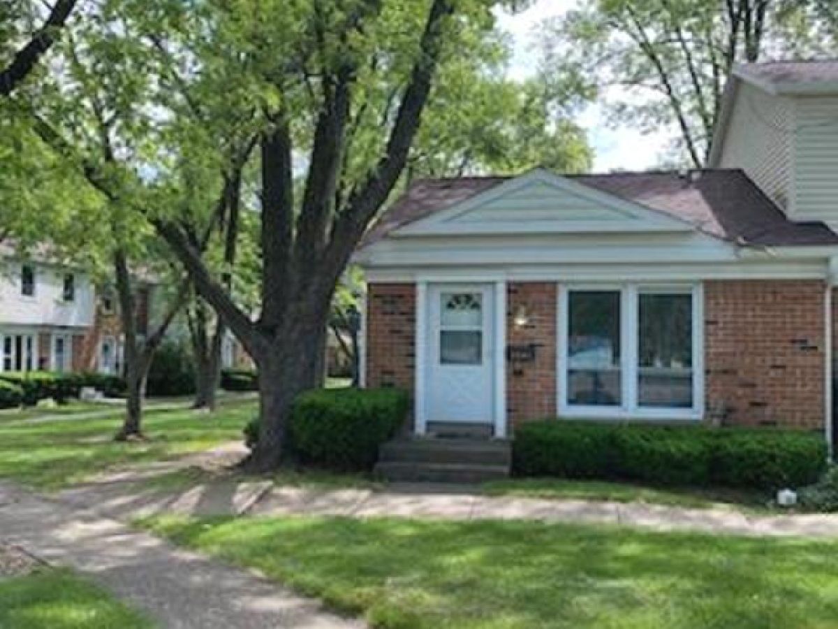 Townhomes & Condos Sold The Oaks Streamwood Illinois, 2041 Essex