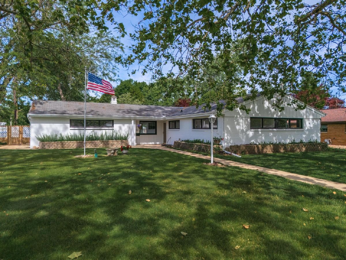 Homes & Condos & Townhomes Sold Town & Country Bloomington Illinois, 917 Hastings