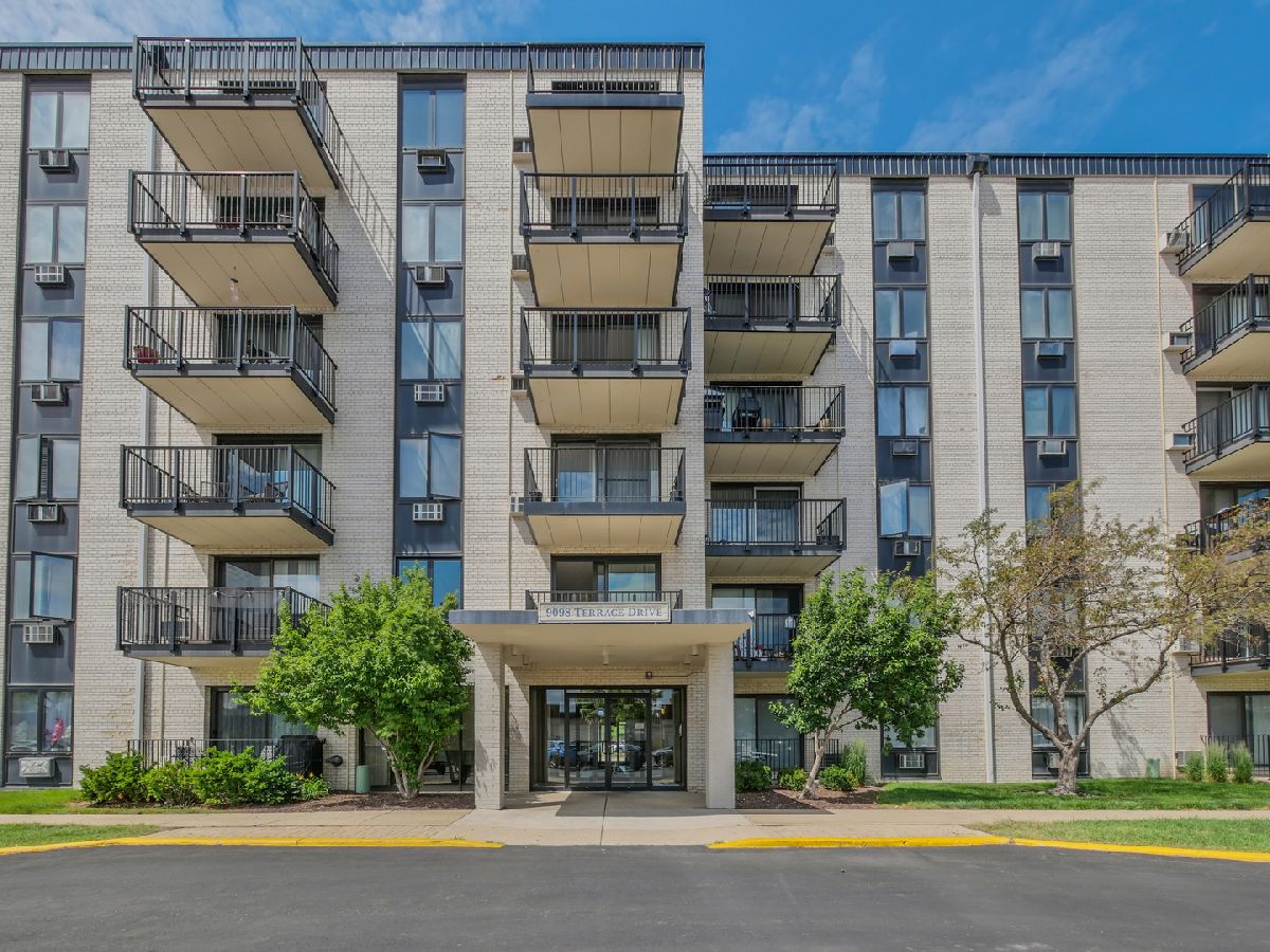 Condos & Townhomes & Homes Sold Terrace Square Niles Illinois, 9098 Terrace