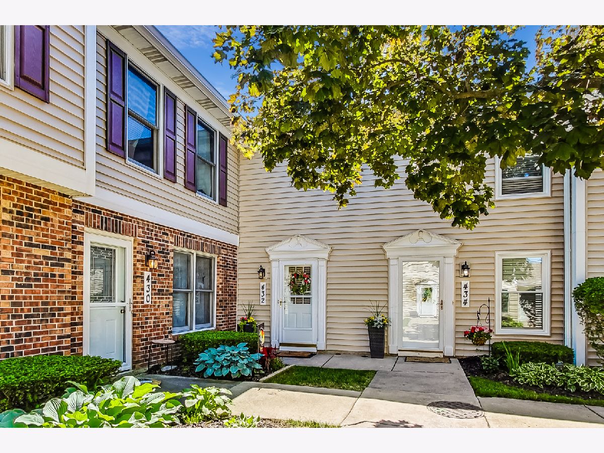 Townhomes & Condos Sold Kensington Court Naperville Illinois, 432 Kensington