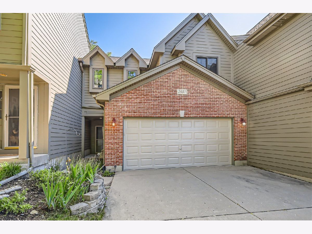 Townhomes Sold Wynstone Of Century Oaks Elgin Illinois, 2032 Jeffrey