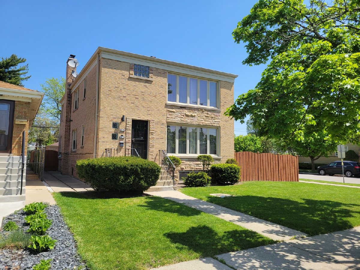 Homes & Condos & Townhomes Rented Sauganash Chicago Illinois, 6037 Sauganash