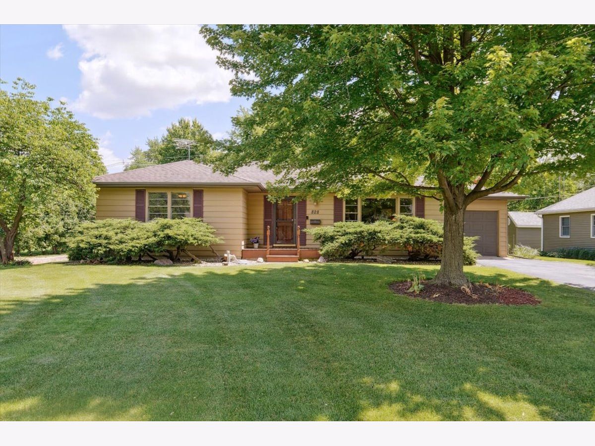Homes Sold Rooney Heights Joliet Illinois, 828 Magnolia