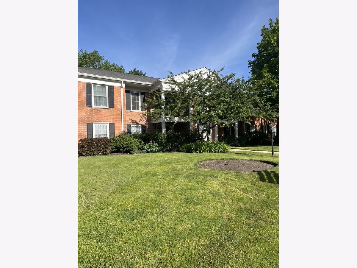 Condos & Townhomes Rented Shorely Woods Barrington Illinois, 520 Shorely