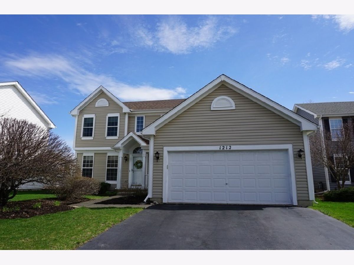 Homes Rented Lakewood Crossing Naperville Illinois, 1212 Andria