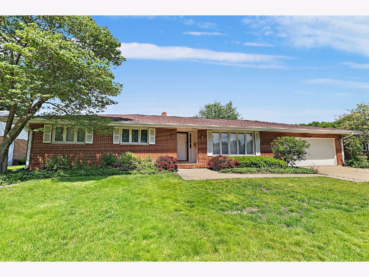 Homes Sold Hillcrest Dekalb Illinois, 1621 Mayflower