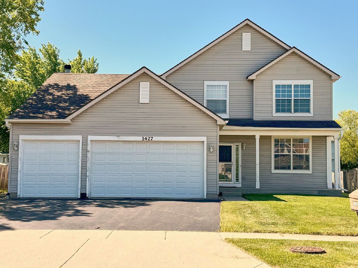 Homes & Condos & Townhomes Sold Kingsport Village South Elgin Illinois, 1427 Blackhawk