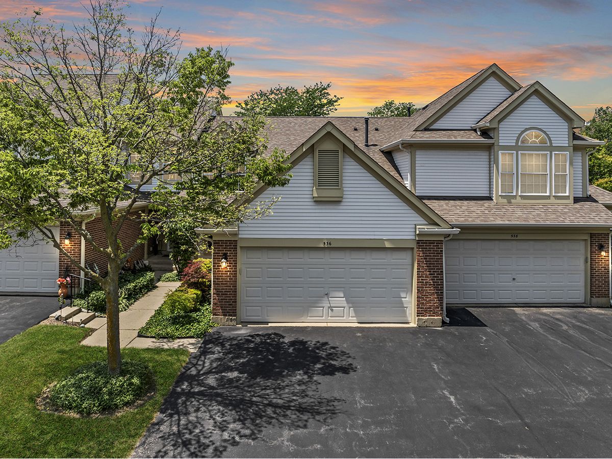 Townhomes & Condos & Homes Sold Essex Village Crystal Lake Illinois, 536 Pembrook