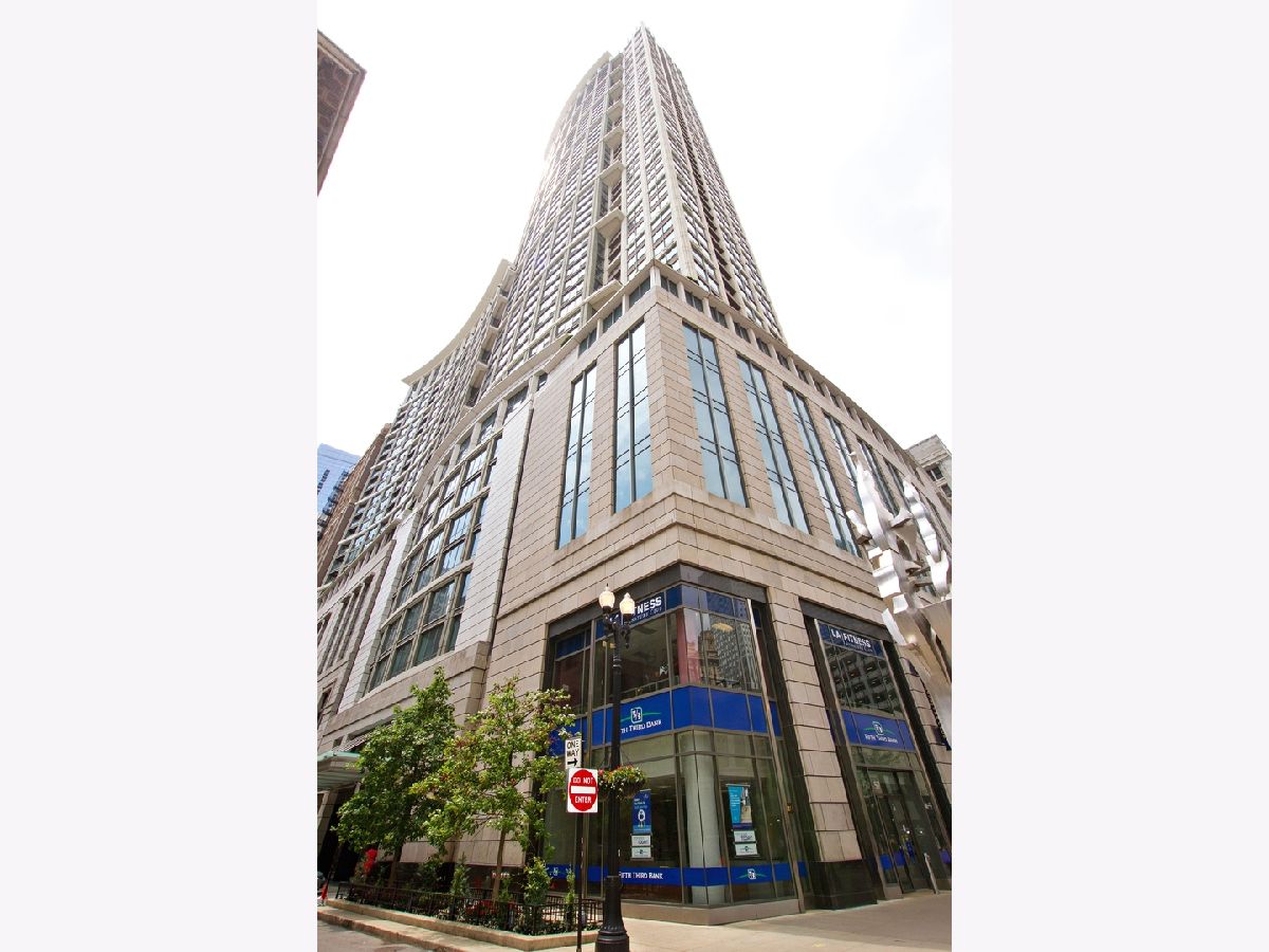 Condominiums Rented Heritage At Millennium Park Chicago Illinois, 130 Garland