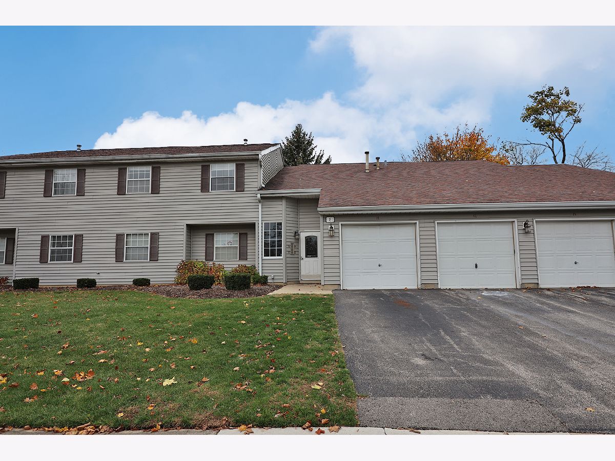 Condos & Townhomes Rented Victorian Park Streamwood Illinois, 8 Gant