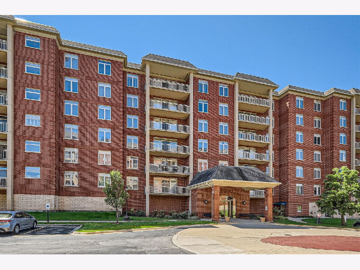 Condos & Townhomes & Homes Sold Woodlands Of Morton Grove Morton Grove Illinois, 8340 Callie