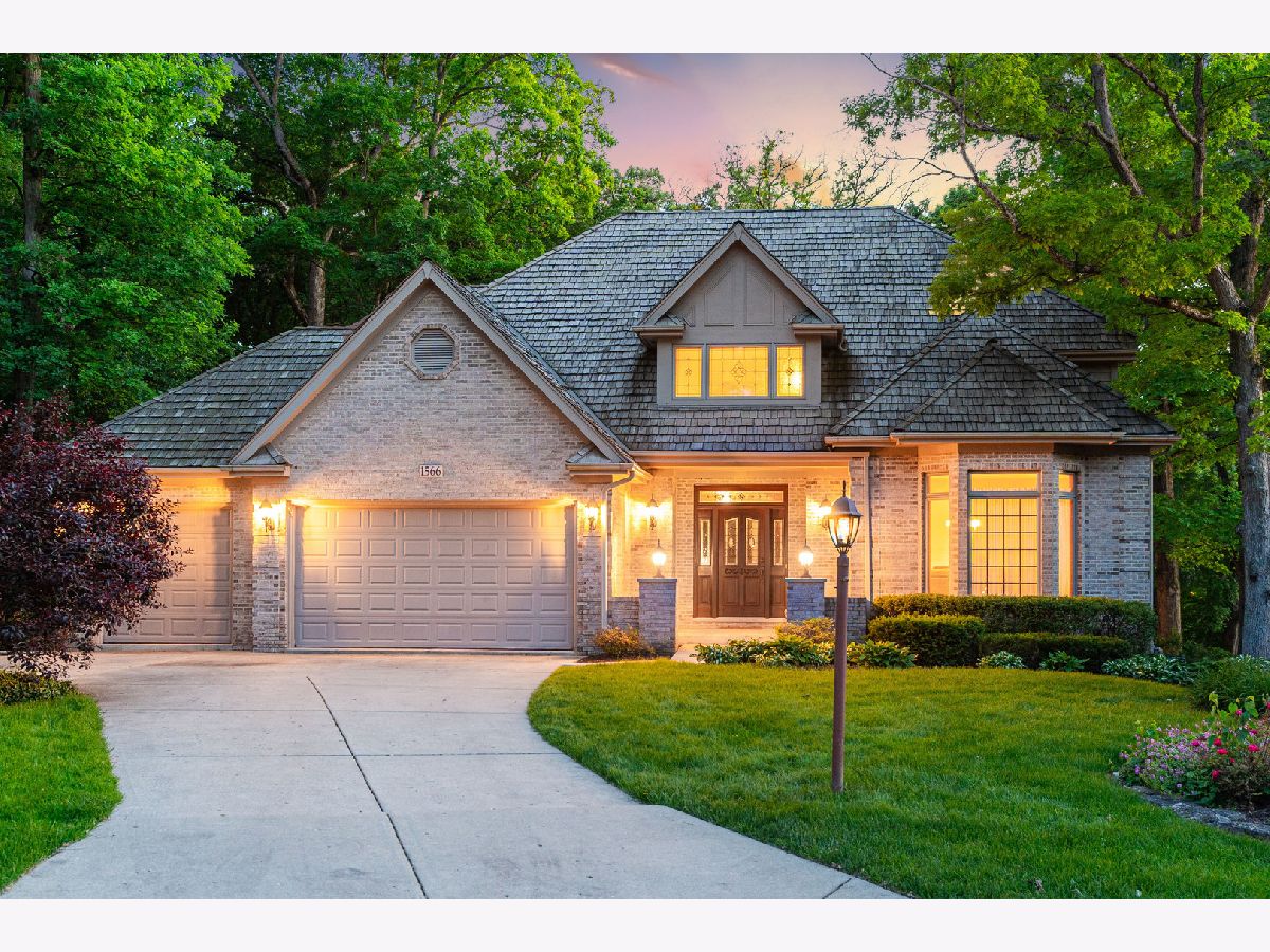 Homes Sold Far Hills Bartlett Illinois, 1566 Wood Creek