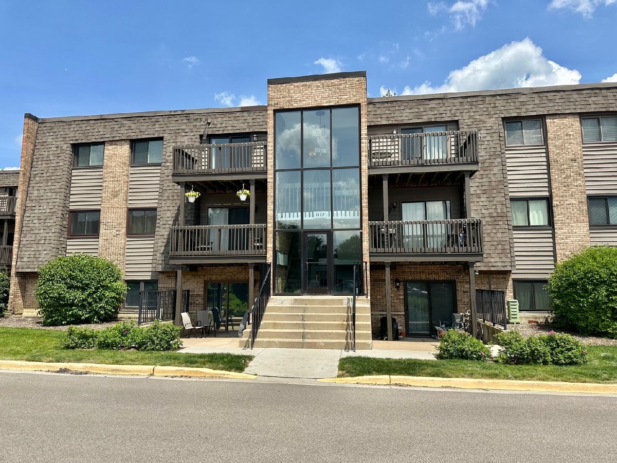 Condominiums Rented Drake Terrace Wheaton Illinois, 1422 Stonebridge