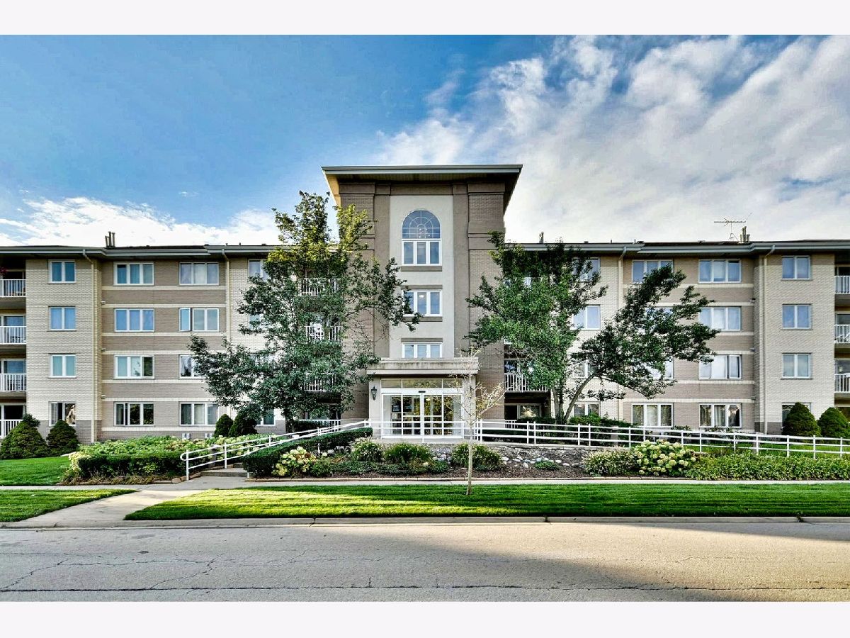 Condominiums & Homes Sold Whispering Oaks Wood Dale Illinois, 440 Montrose