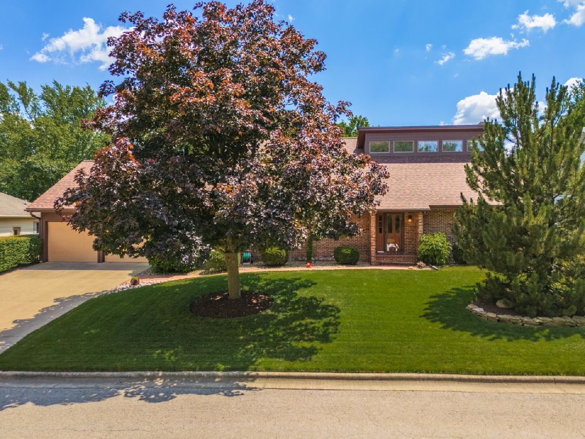 Homes & Condos & Townhomes Sold Westbrook Normal Illinois, 905 Rhymer