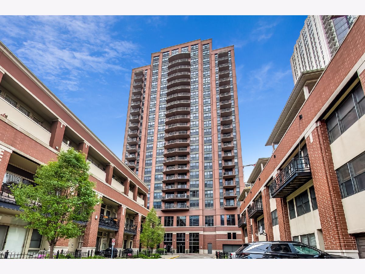 Condominiums Rented Kinzie Station Chicago Illinois, 330 Jefferson