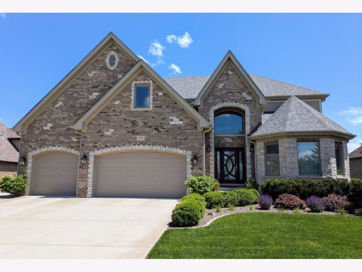 Homes Sold Glenview Walk Estates Homer Glen Illinois, 15533 Jeanne