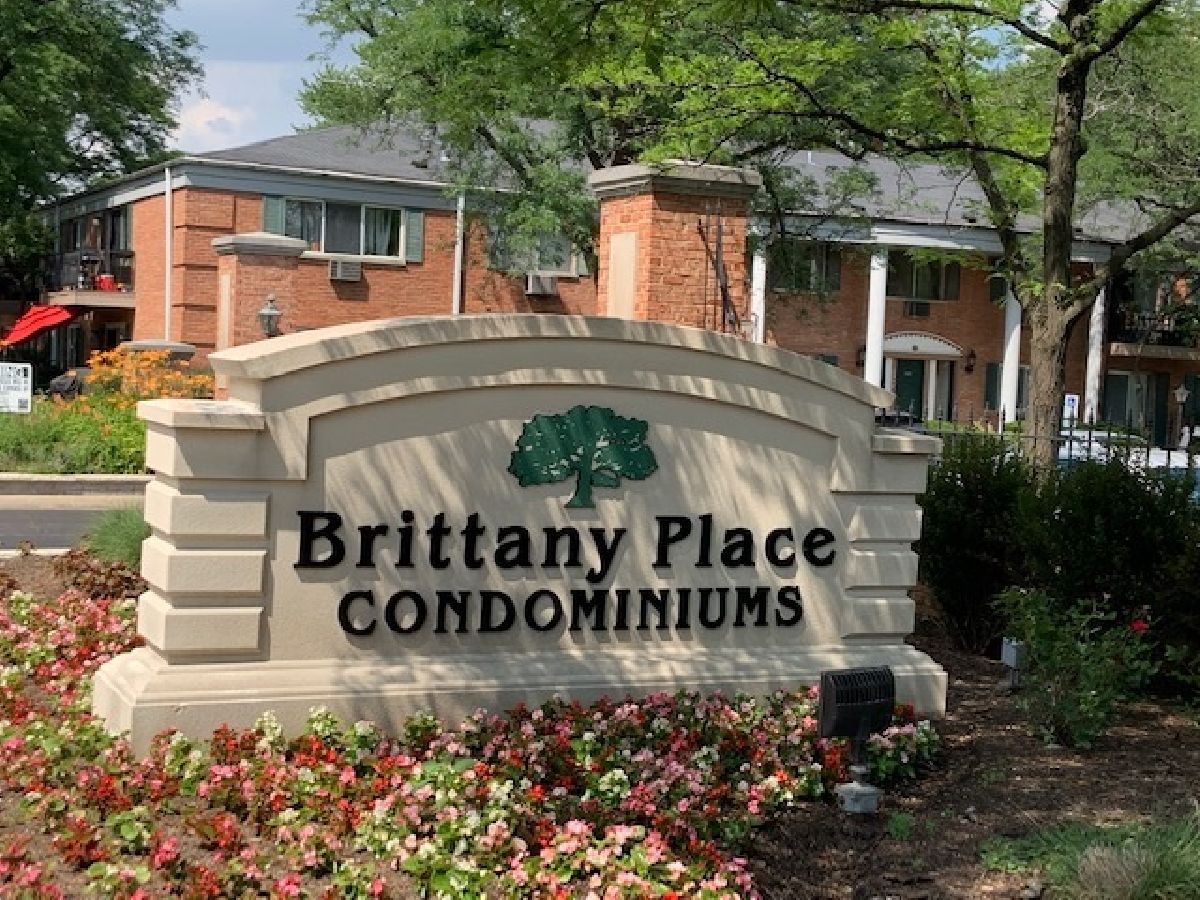 Condominiums & Homes Rented Brittany Place Arlington Heights Illinois, 2311 Goebbert