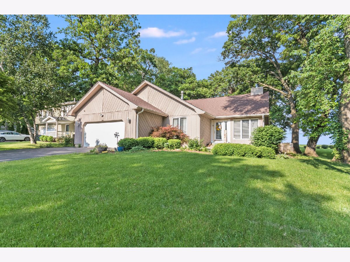  Sold Lake Holiday Illinois, 745 Cynthia