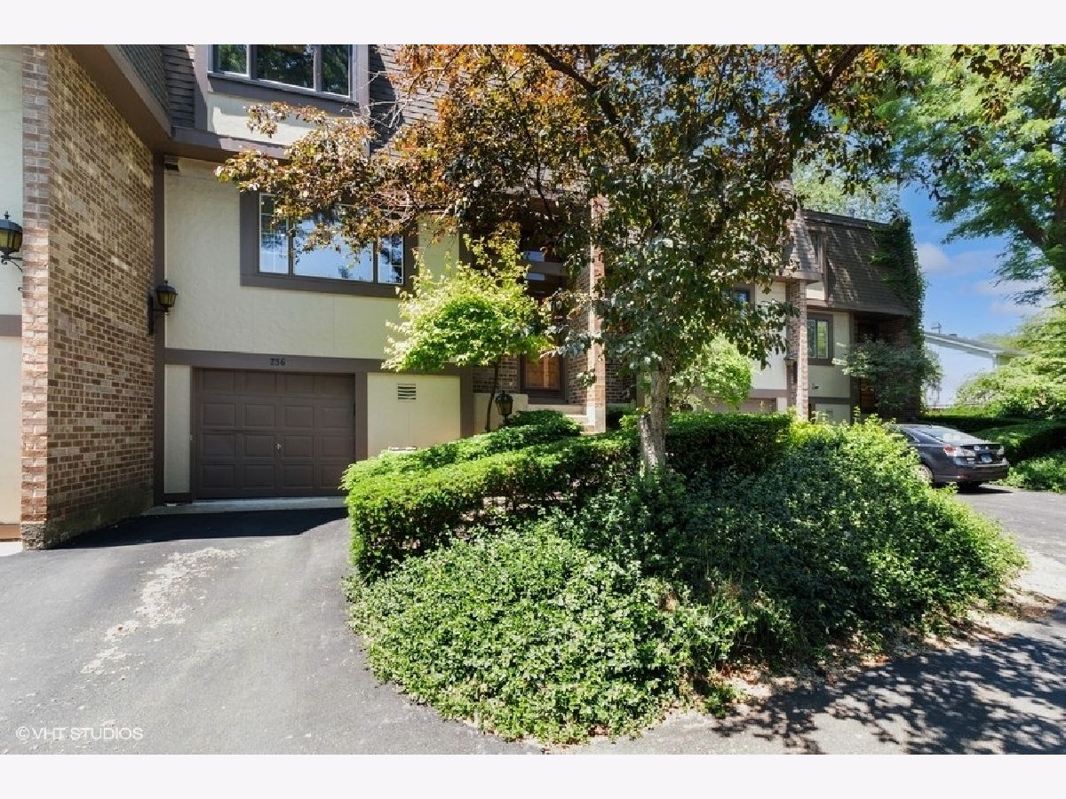 Townhomes Rented Charles Place Wilmette Illinois, 236 Charles