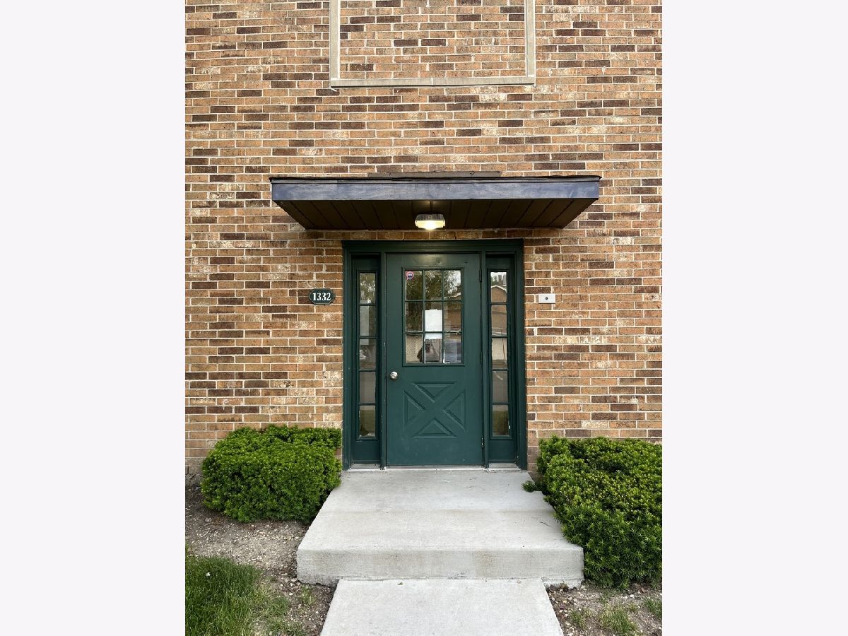 Condominiums Sold Windsor Court Palatine Illinois, 1332 Geneva