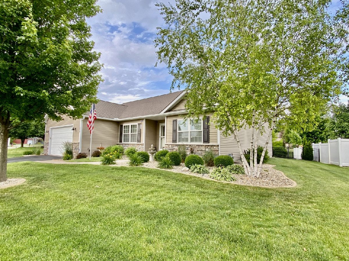 Homes & Townhomes & Condos Sold Townsend Woods Sycamore Illinois, 930 Hamilton