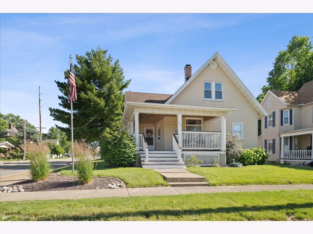 Homes & Condos & Townhomes Sold Miller Park Bloomington Illinois, 902 Oakland