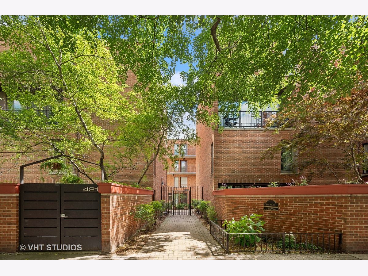 Townhomes & Condos Sold The Portals Chicago Illinois, 443 Grant