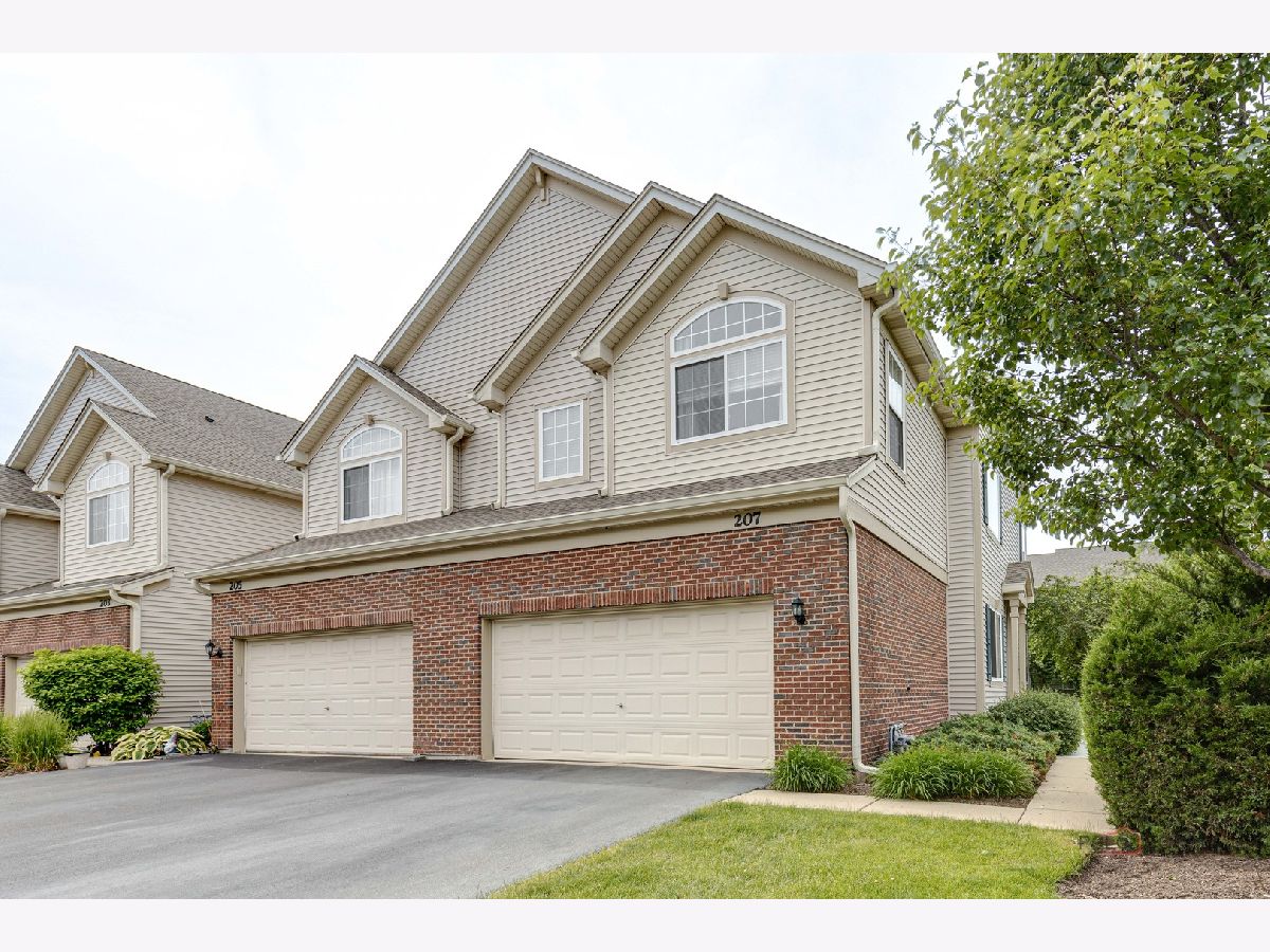 Townhomes & Condos Sold Southwicke Streamwood Illinois, 207 Southwicke