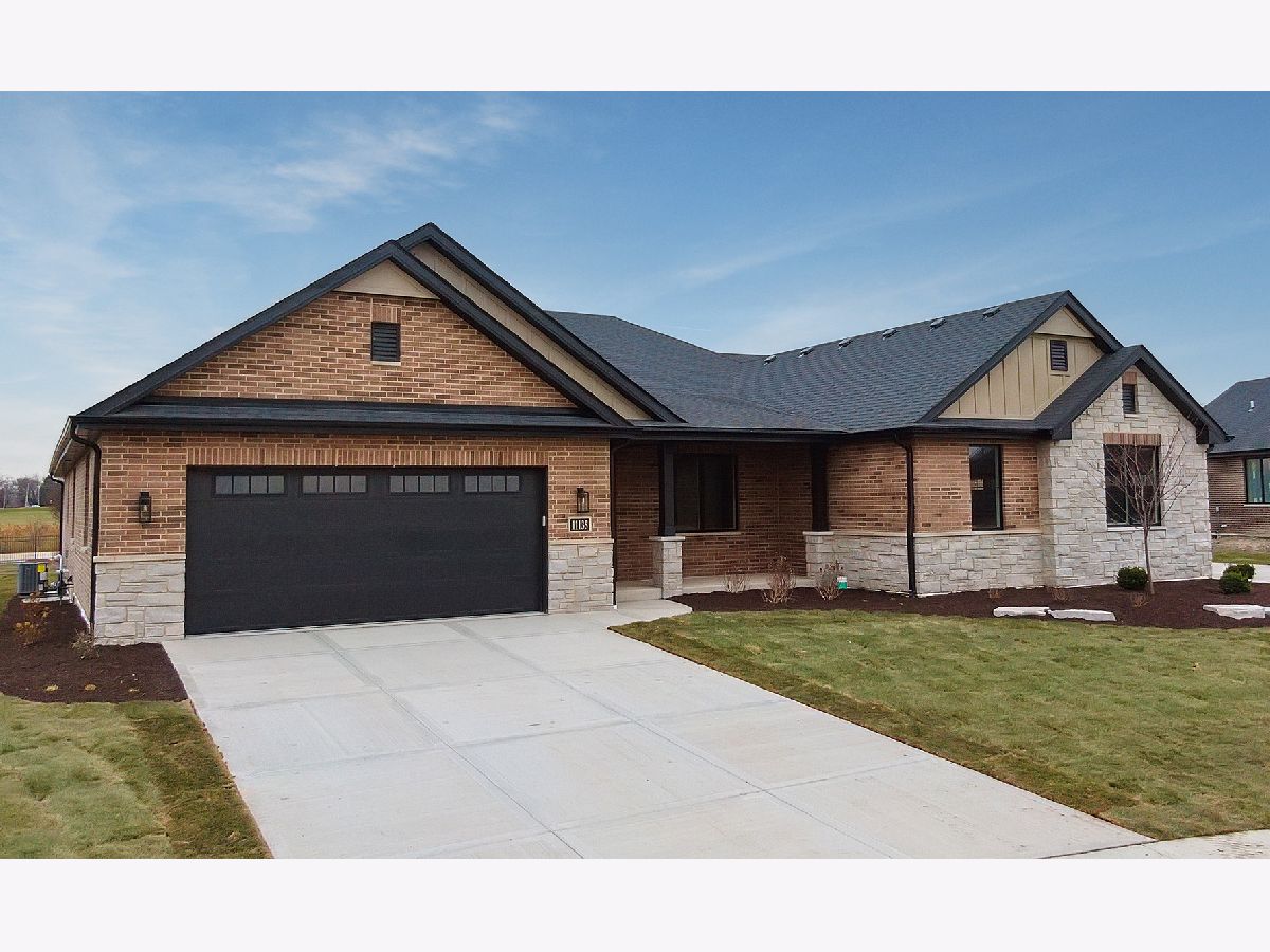 Condos & Townhomes Sold Waterford Pointe Villas Orland Park Illinois, 11135 Lizmore
