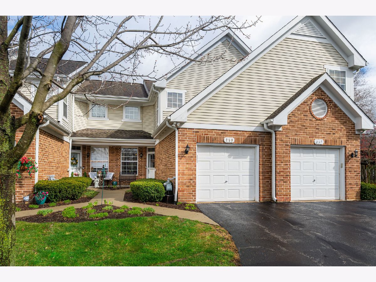 Townhomes Rented Elizabeth Crossing Lombard Illinois, 253 20th