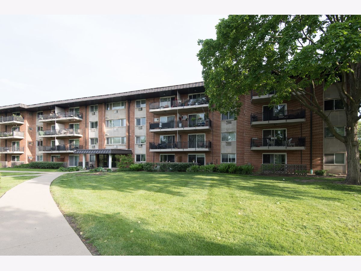 Condominiums & Homes Rented Evergreen Court Arlington Heights Illinois, 2234 Goebbert