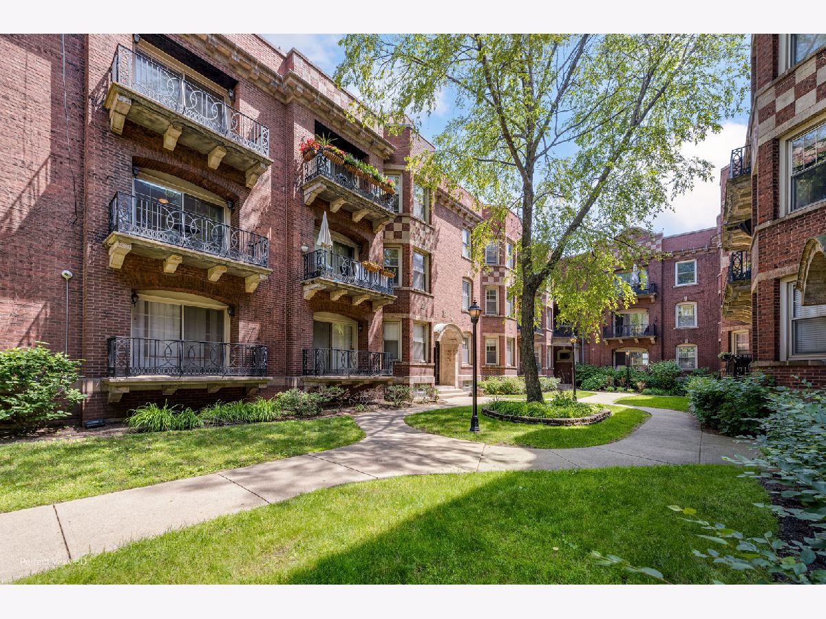 Condominiums Sold Harper Place Chicago Illinois, 5327 Harper