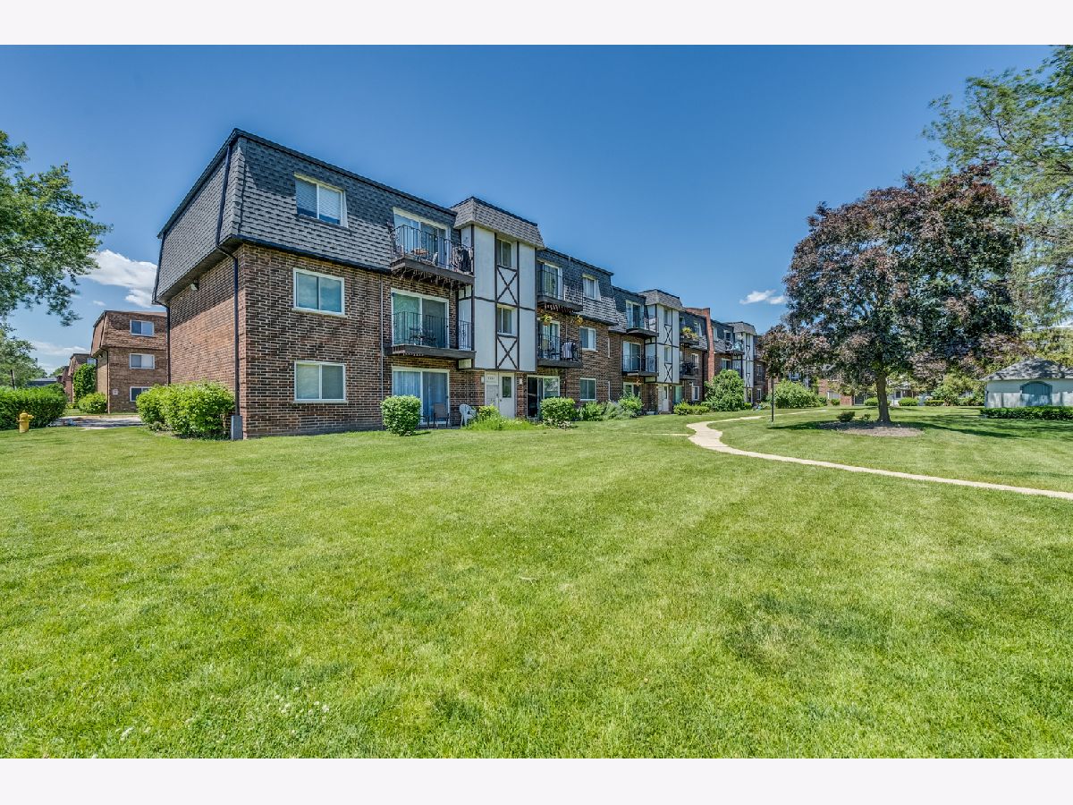 Condominiums Sold Bay Colony Des Plaines Illinois, 9461 Bay Colony
