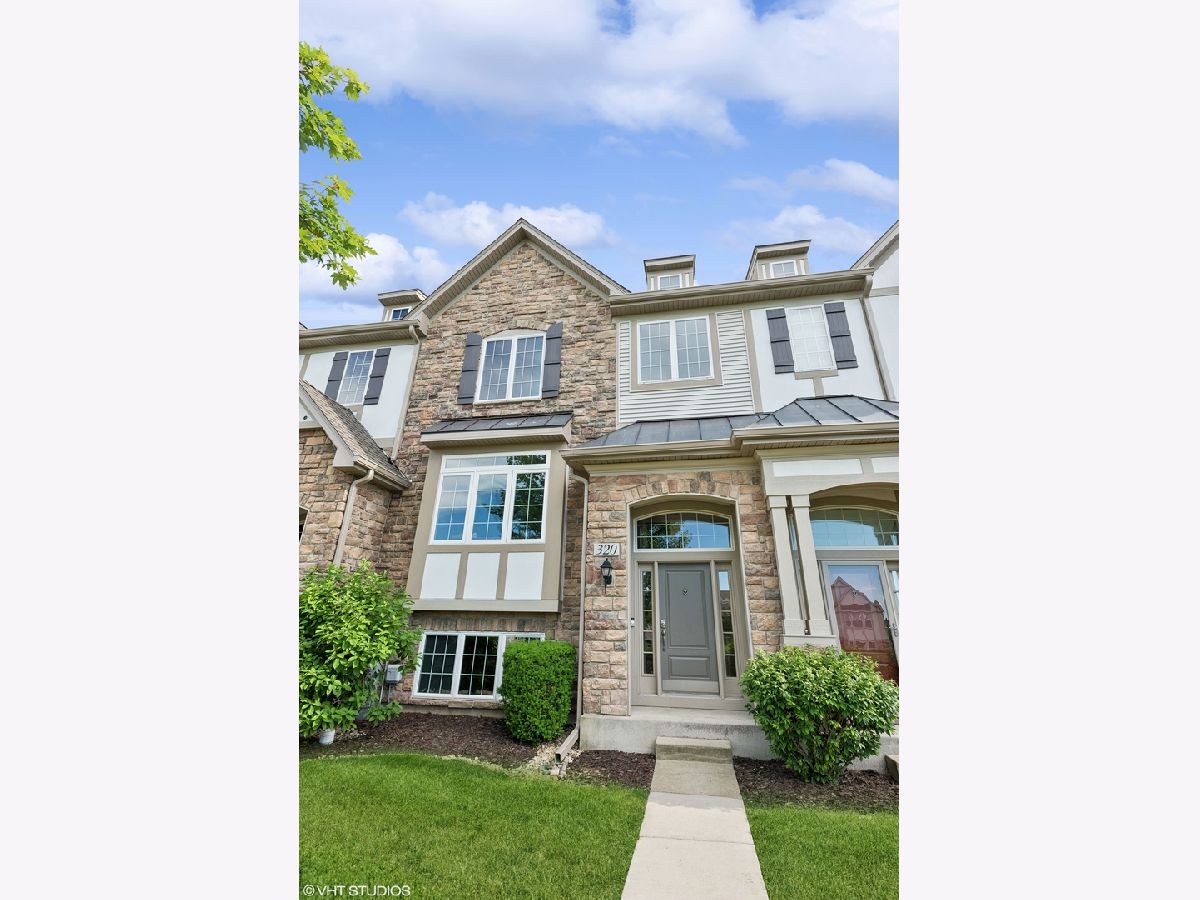 Townhomes & Homes Sold Easton Park Carol Stream Illinois, 320 Castle