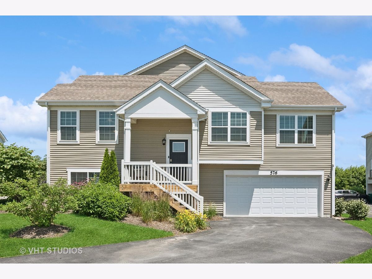 Townhomes & Condos & Homes Sold Silver Leaf Joliet Illinois, 576 Spring Leaf
