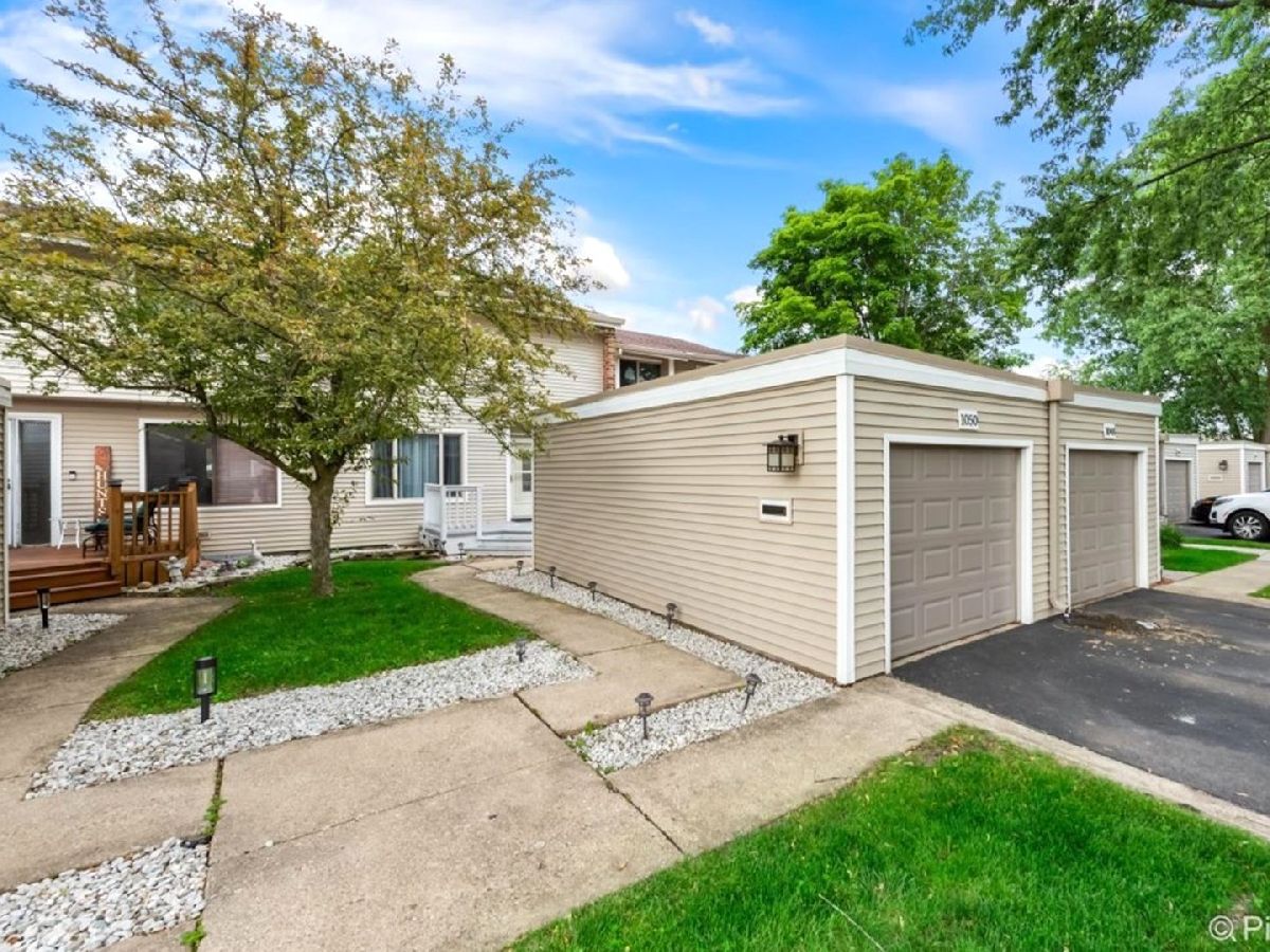 Townhomes Sold Timberlake Aurora Illinois, 1050 Cascade