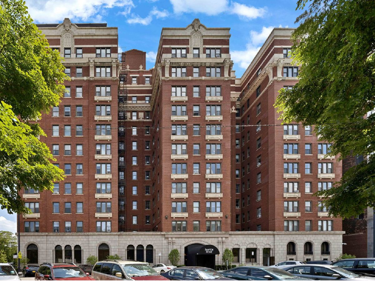 Condominiums Sold Hampton House Chicago Illinois, 5300 South Shore